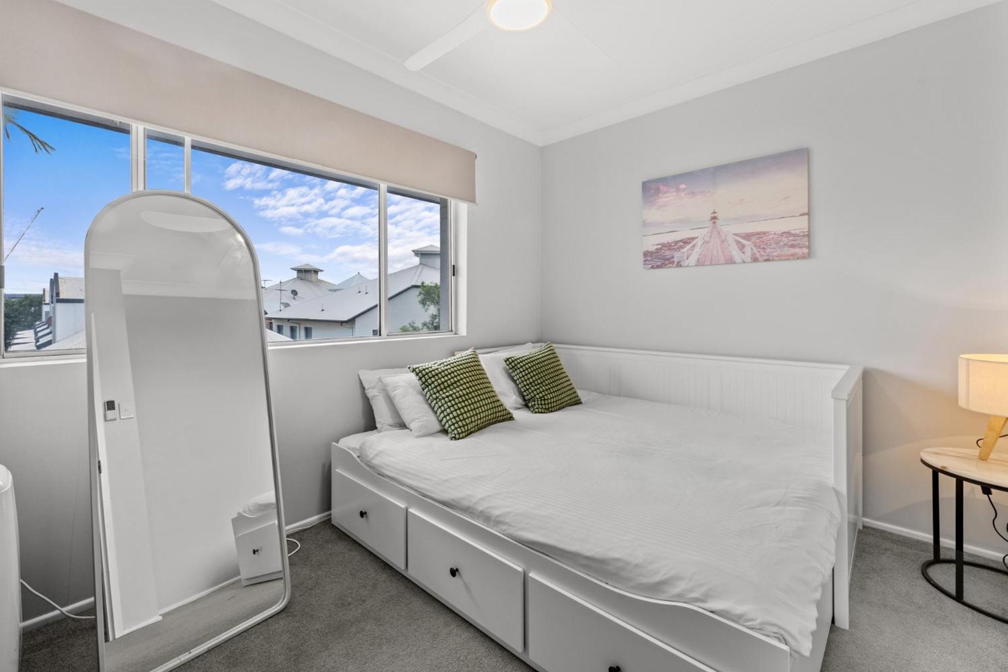 Stylish Townhouse In Ascot With Modern Interiors Holiday home Brisbane