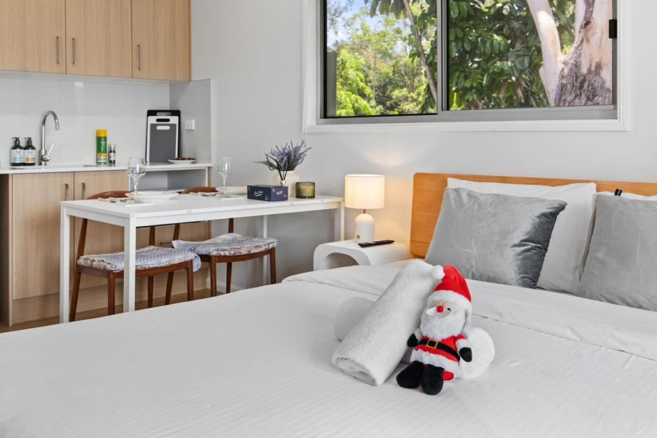 1br Walk To Westfield For Solo *