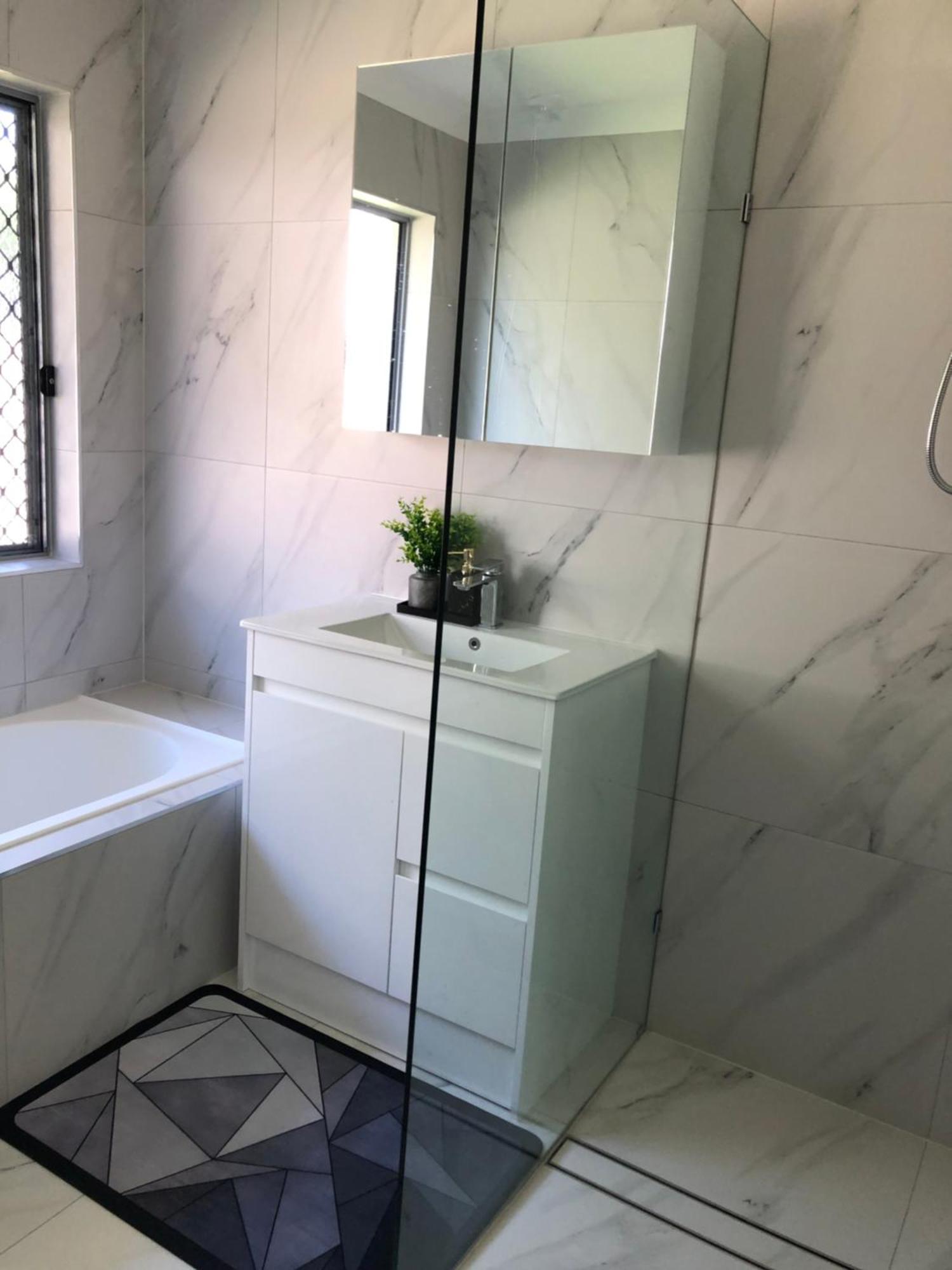 3 Bedroom Fully Renovated Away From * Brisbane