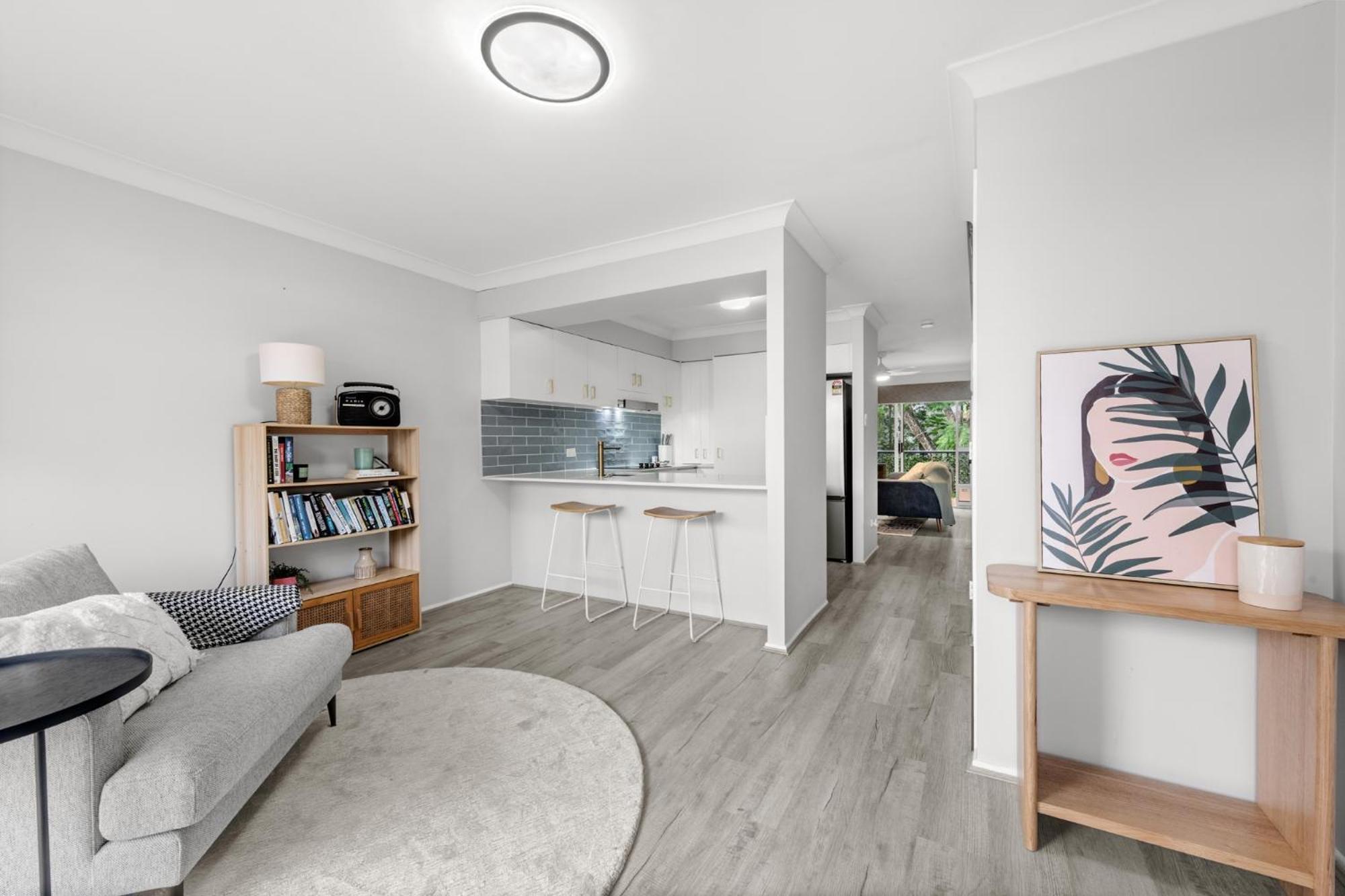 Stylish Townhouse In Ascot With Modern Interiors *