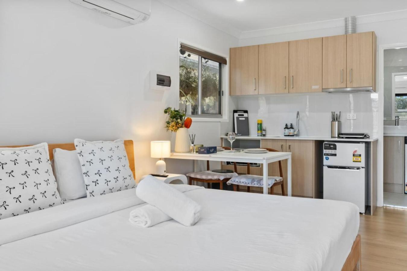 Walk To Westfield For Solo Traveler Holiday home Brisbane