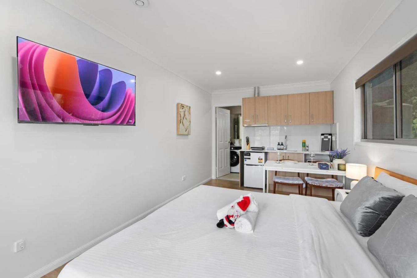 1br Walk To Westfield For Solo Holiday home *