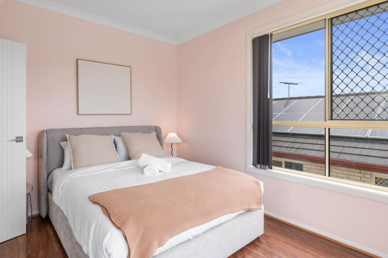 Spacious 4br Family In Inala Quiet Street *