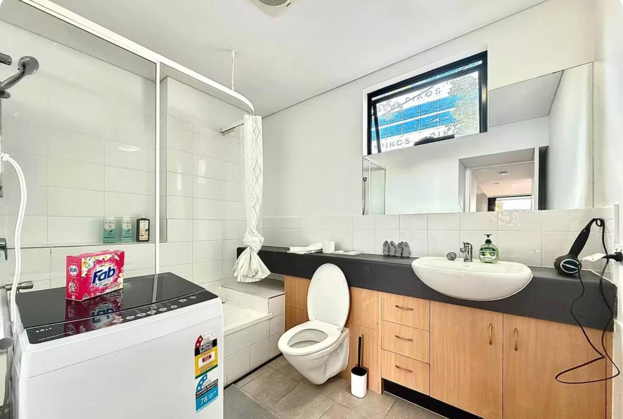 3br, 2 Baths - Stylish In Kangaroo Point Holiday home Brisbane