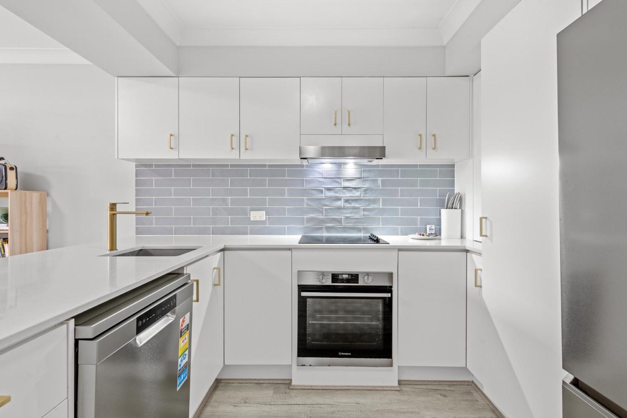 Stylish Townhouse In Ascot With Modern Interiors *