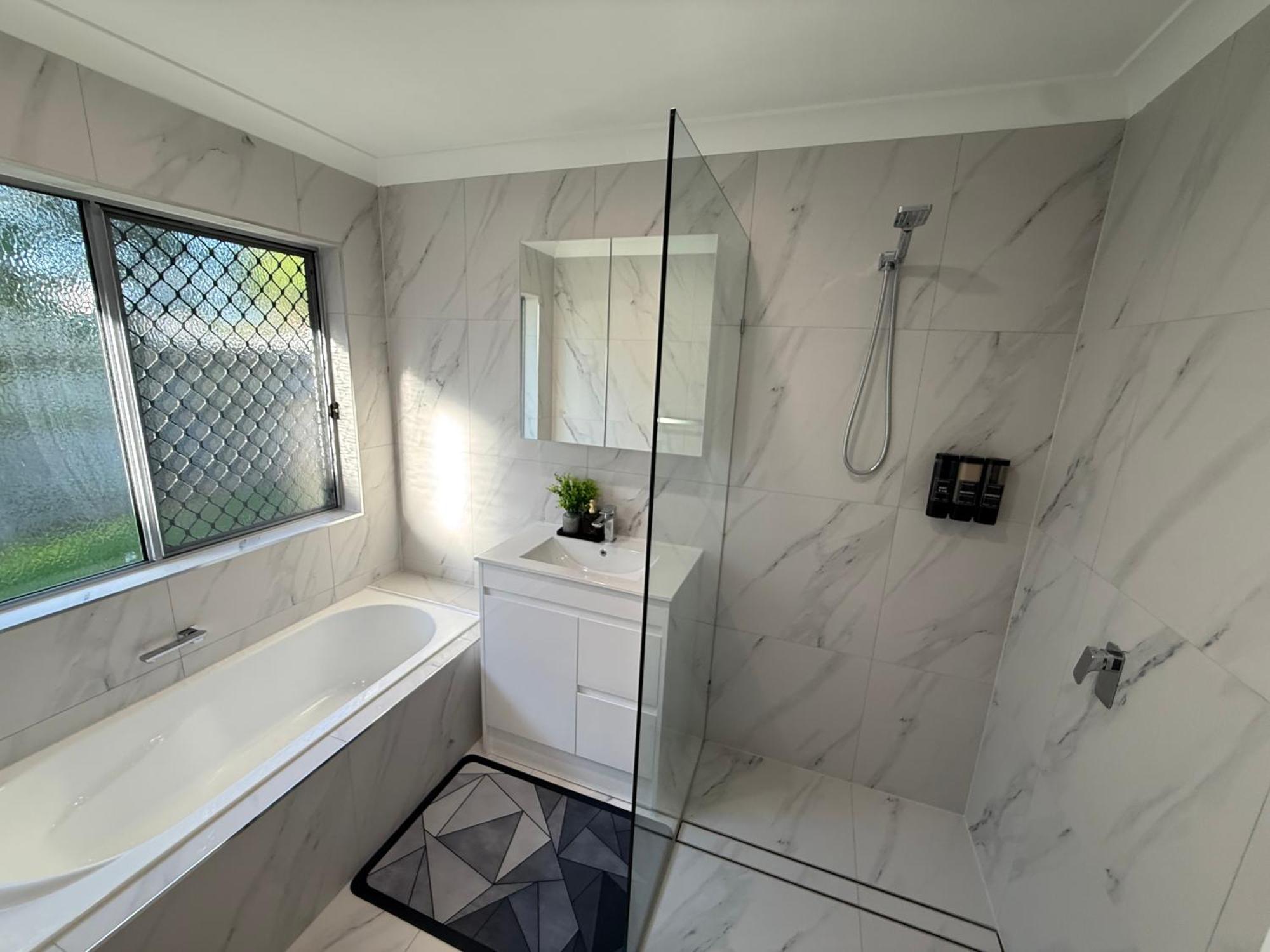 3 Bedroom Fully Renovated Away From Holiday home *