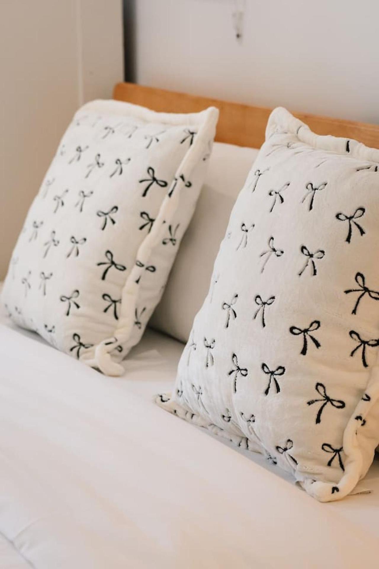 Walk To Westfield For Solo Traveler