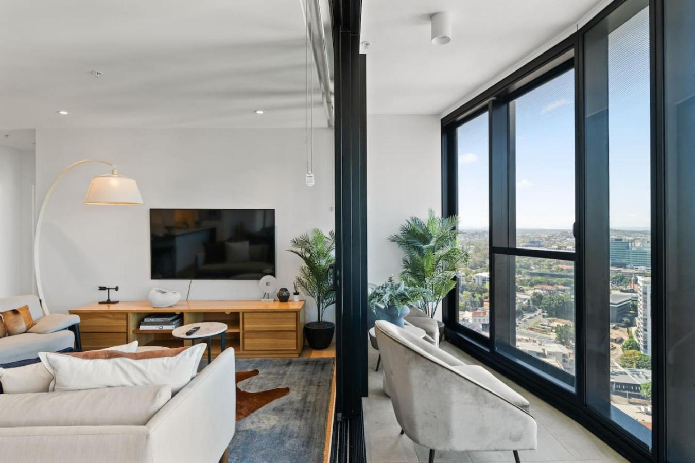 Holiday home Modern Skyline 3br With Pool Gym And Tub