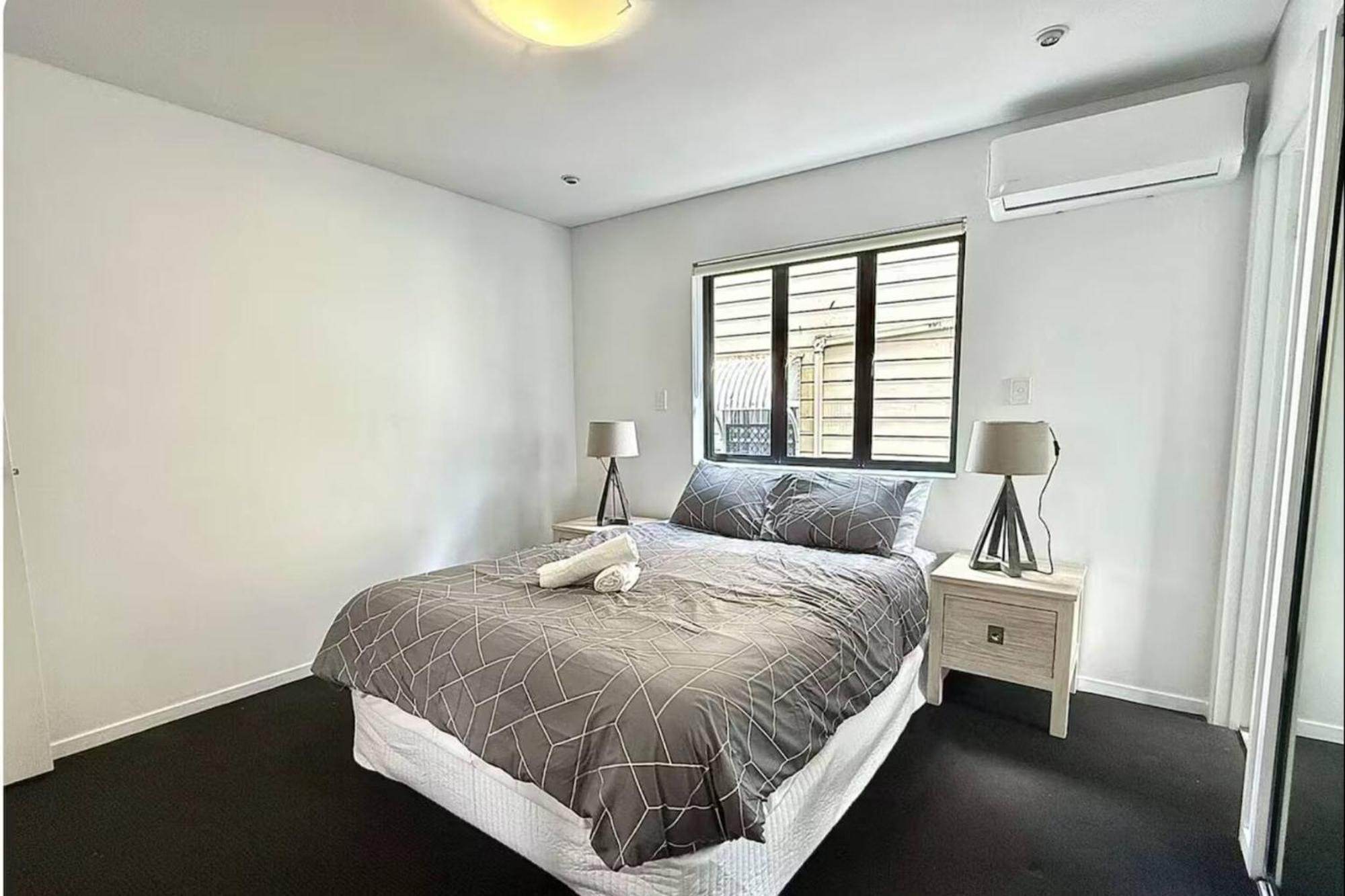 3br, 2 Baths - Stylish In Kangaroo Point *