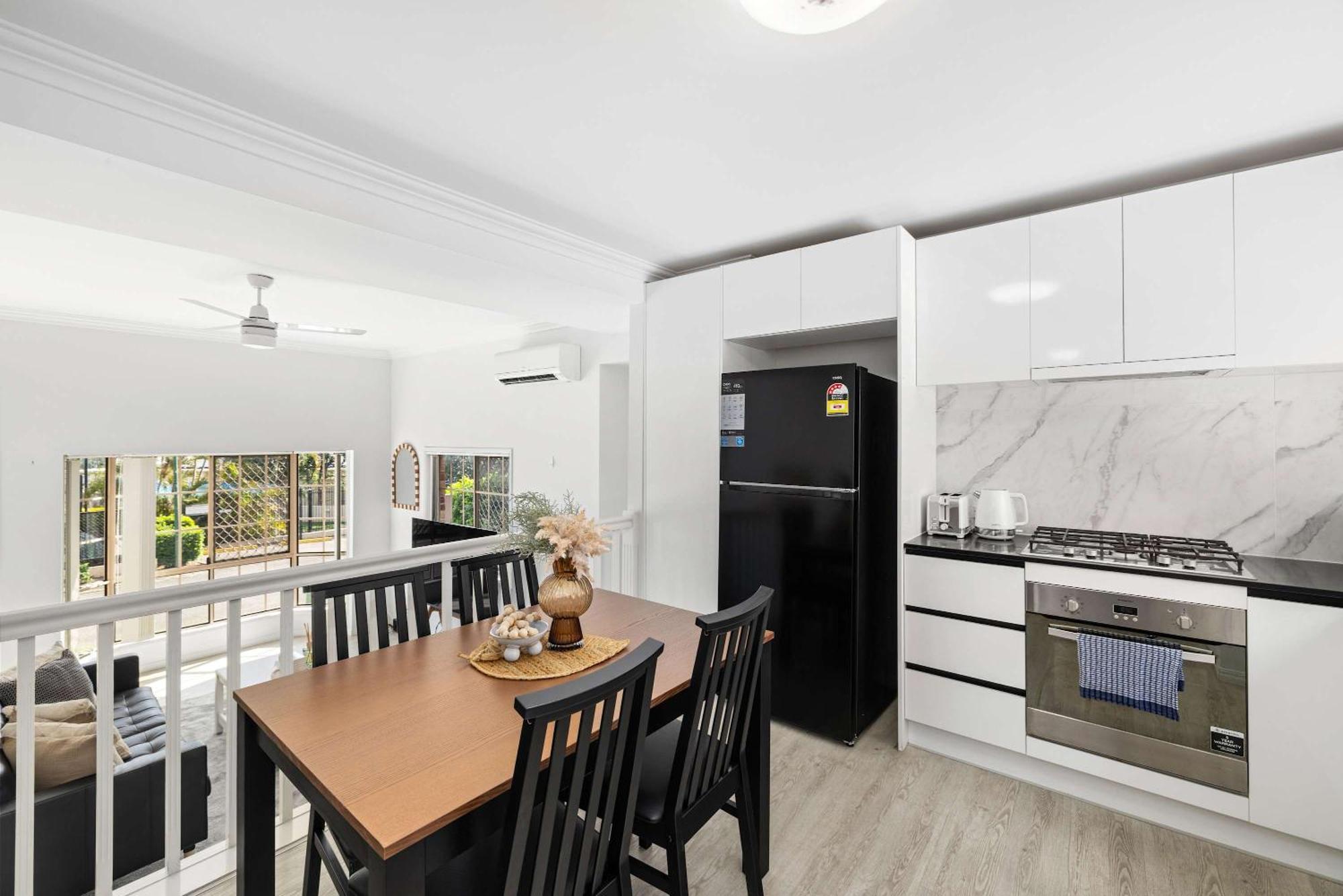 Pool & Tennis Court 3br Bright Mt Gravatt Retreat *