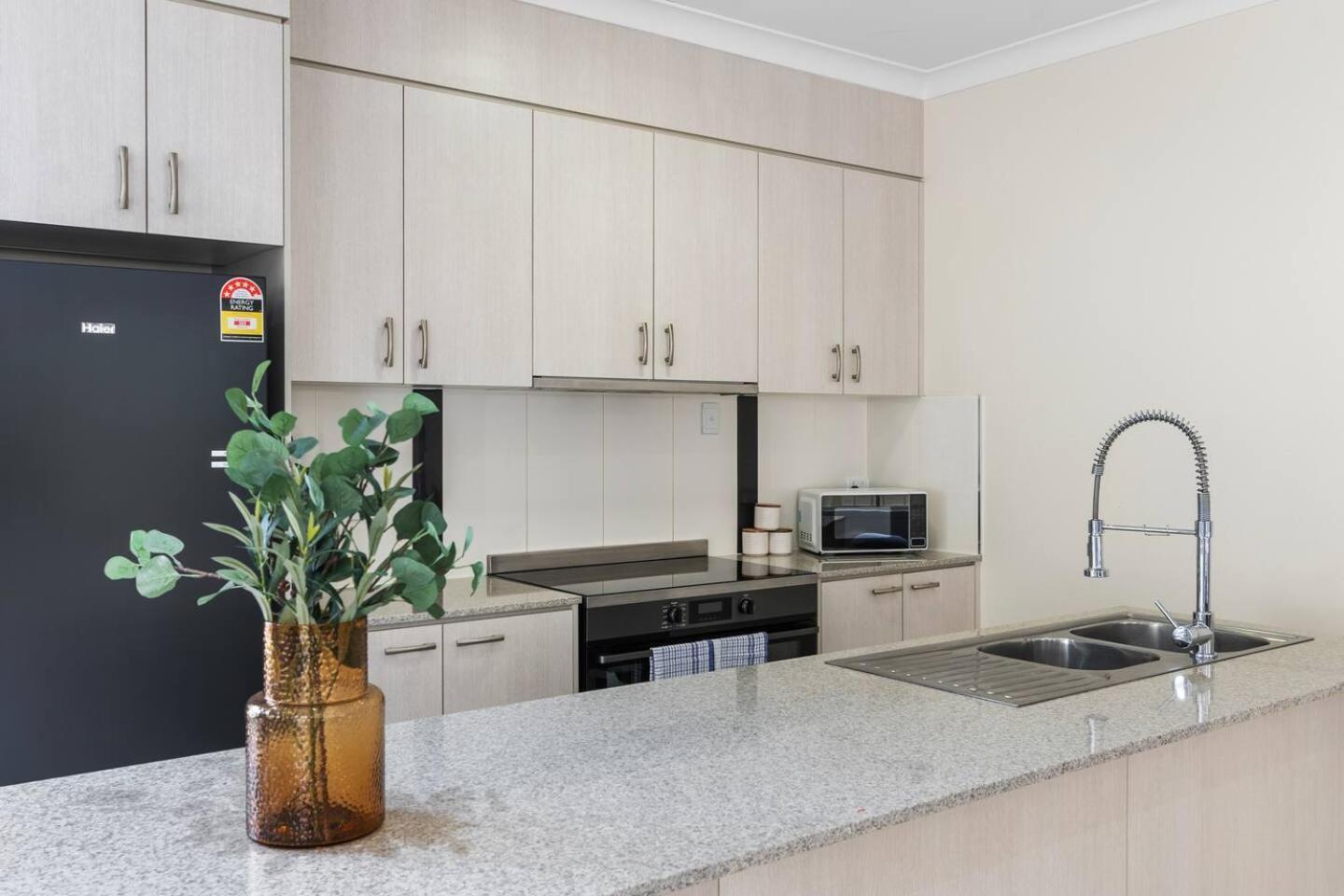 Spacious 4br Family In Inala Quiet Street *