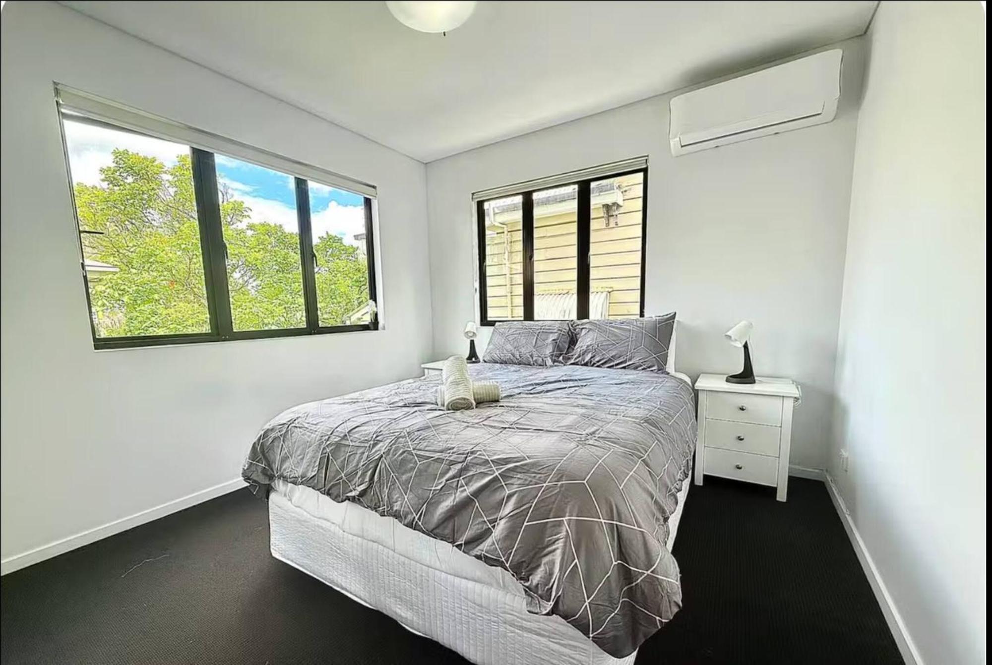 3br, 2 Baths - Stylish In Kangaroo Point *