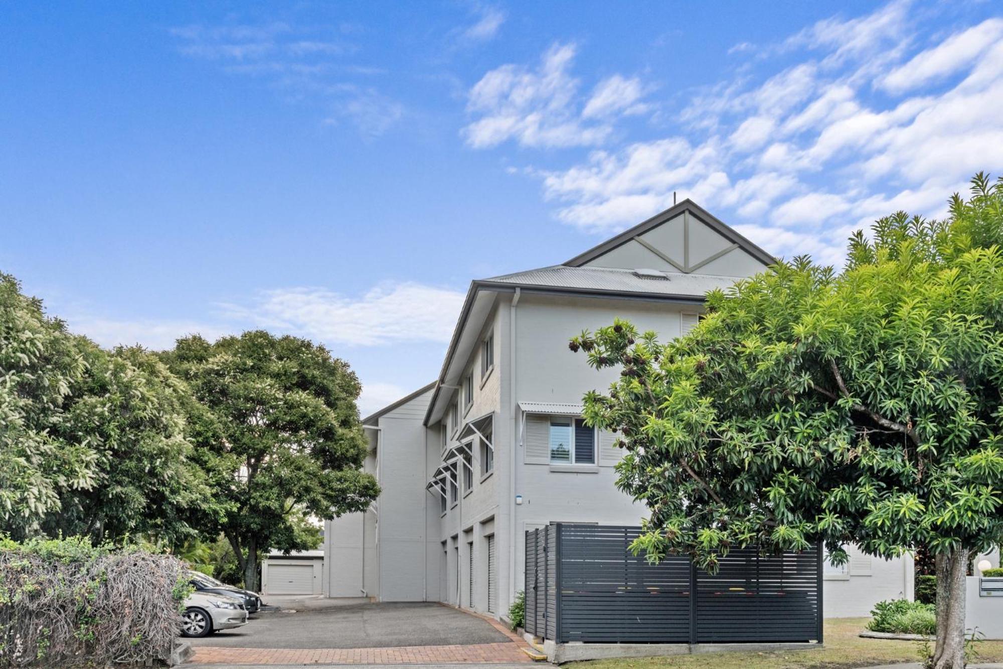 Holiday home Stylish Townhouse In Ascot With Modern Interiors *