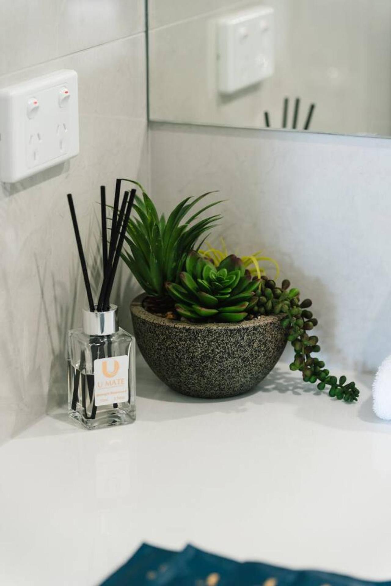 1br Walk To Westfield For Solo Holiday home *