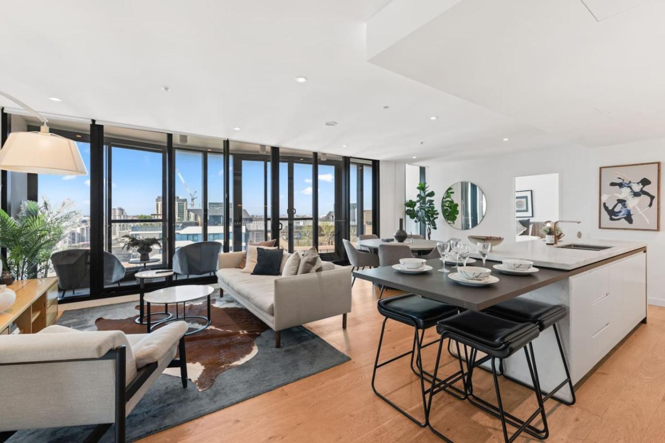 Modern Skyline 3br With Pool Gym And Tub *