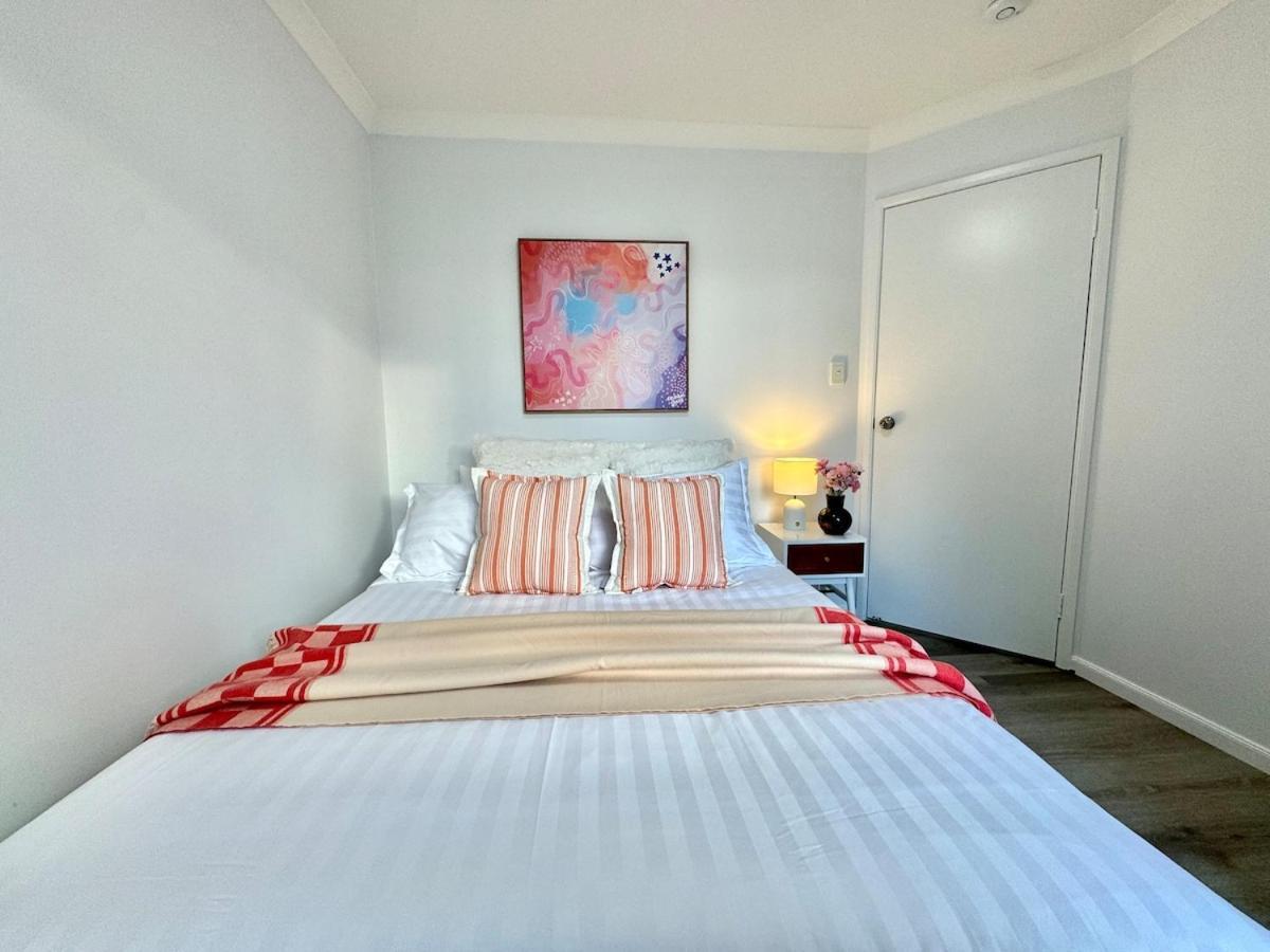 Serene 4br Family Retreat - Near Shops & Highways *