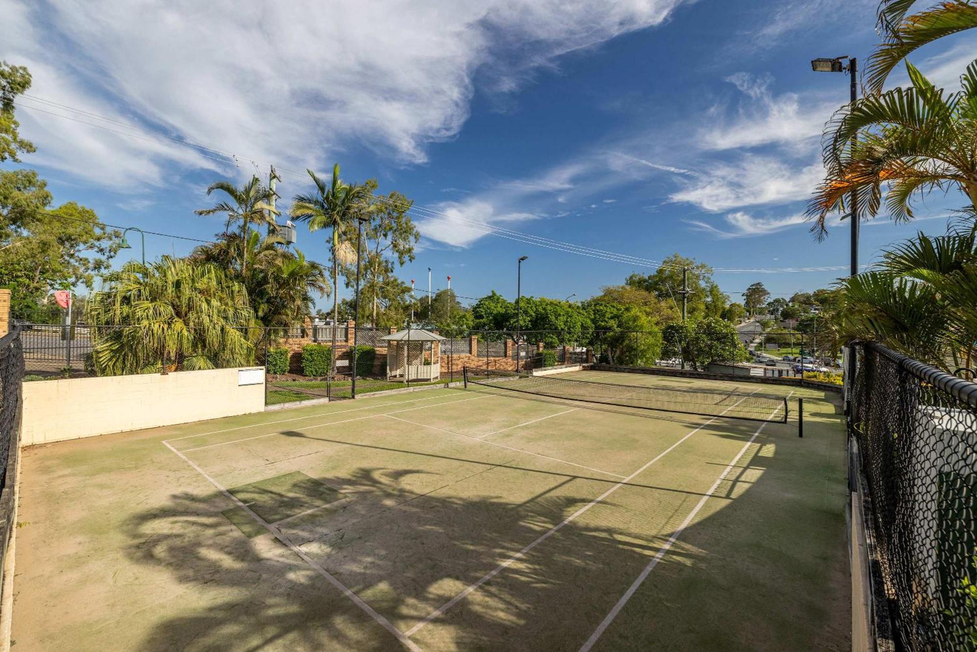 Pool & Tennis Court 3br Bright Mt Gravatt Retreat