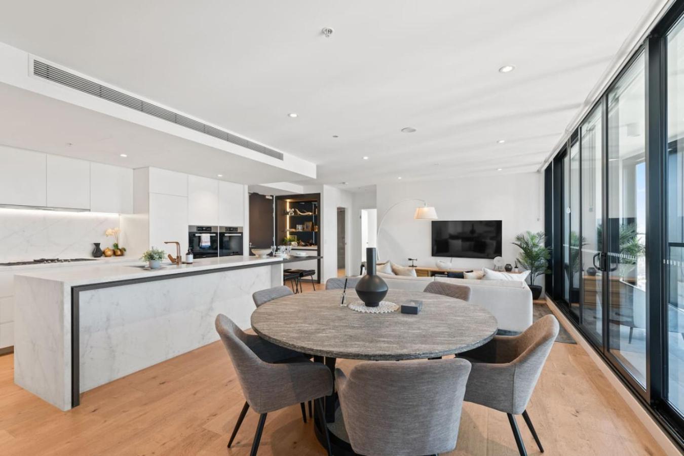 Holiday home Modern Skyline 3br With Pool Gym And Tub Brisbane