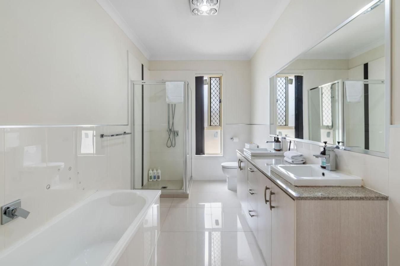 Holiday home Spacious 4br Family In Inala Quiet Street