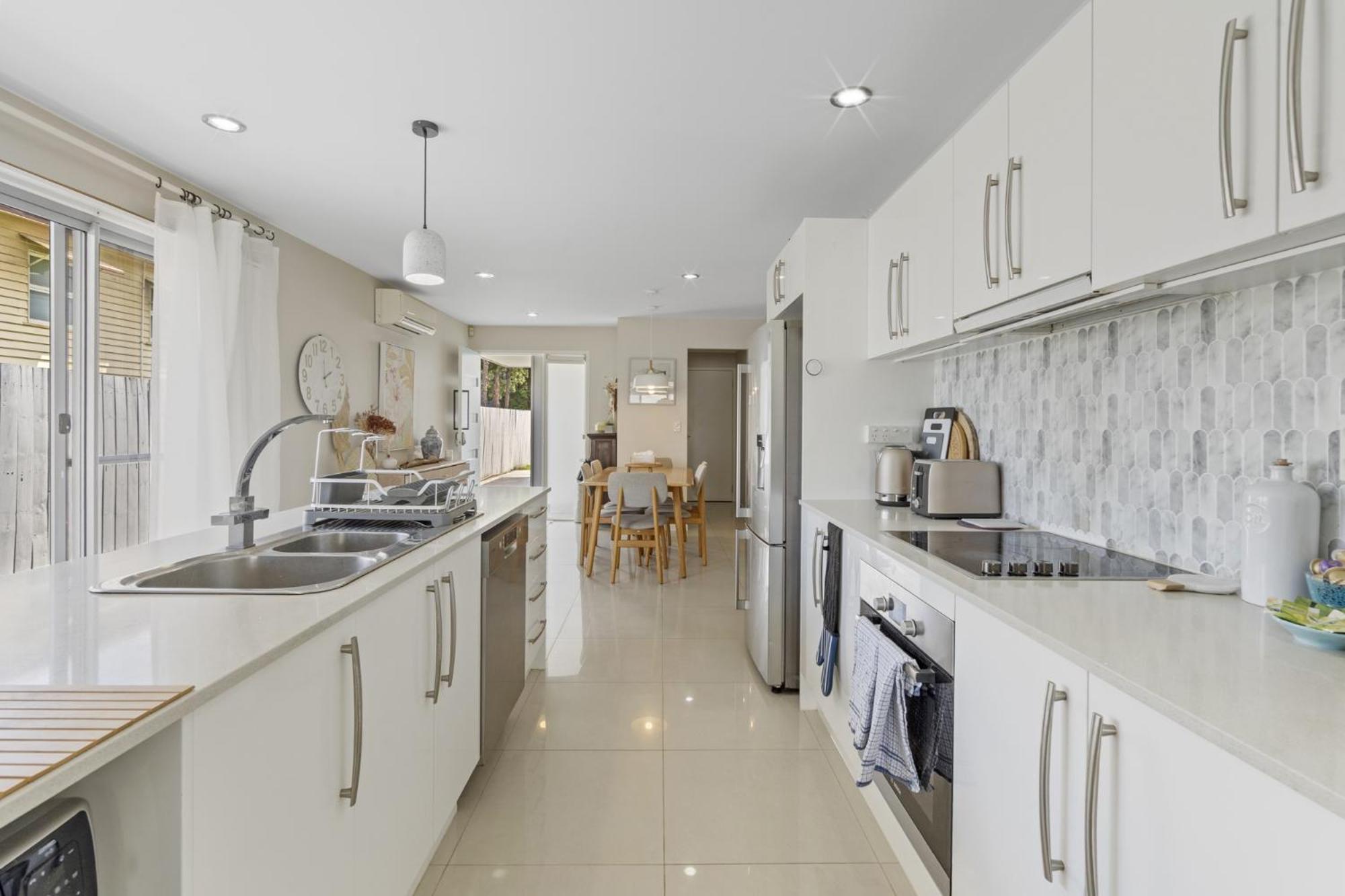 Holiday home Spacious 4-bed House With Secure Parking