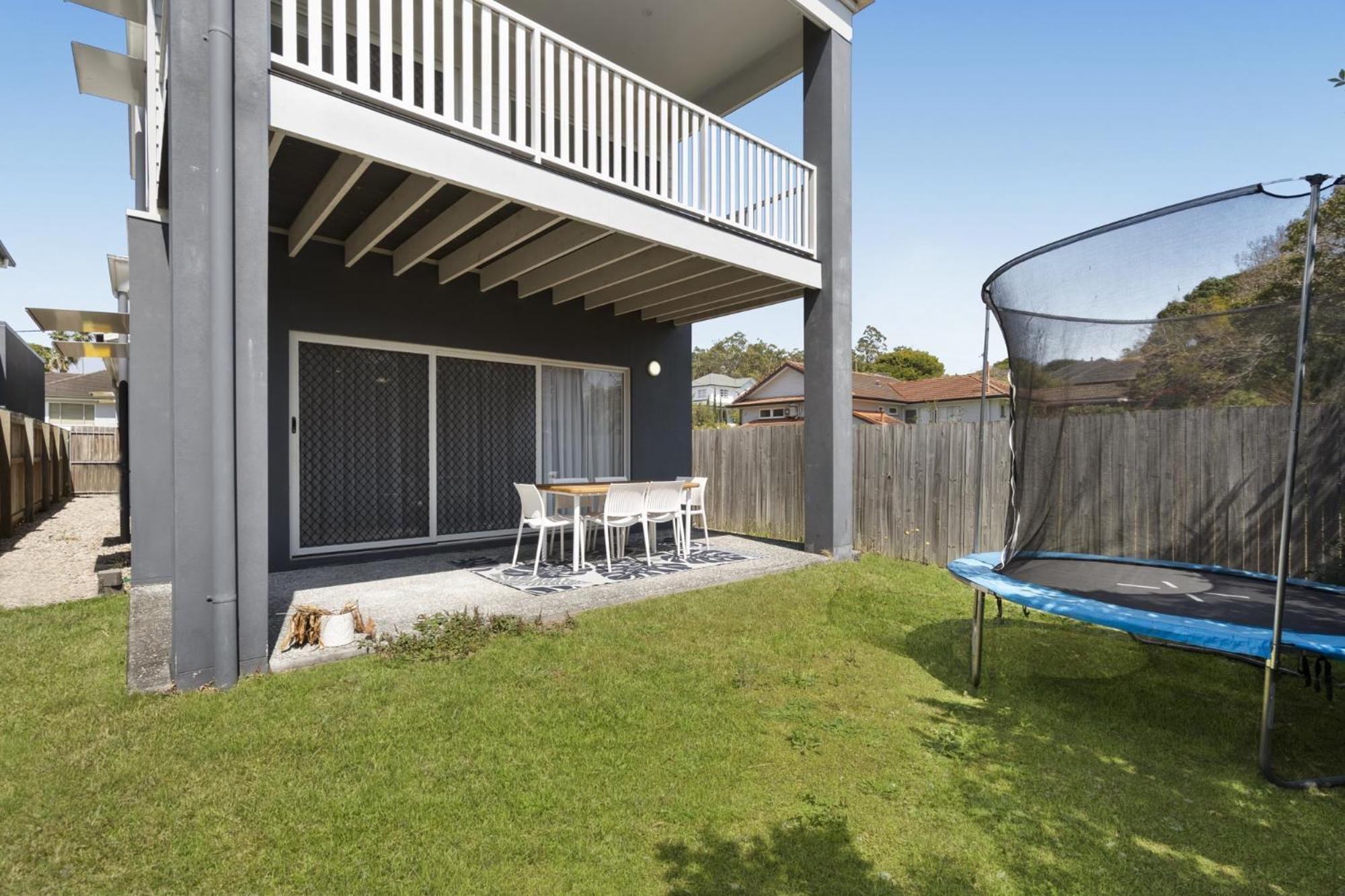 Family-friendly House With Courtyard Retreat *