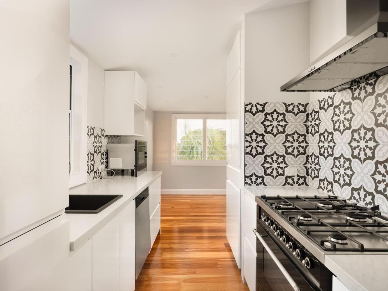 6mil Luxe Hilltop 6 Bedroom Heritage Mansion Holiday home *