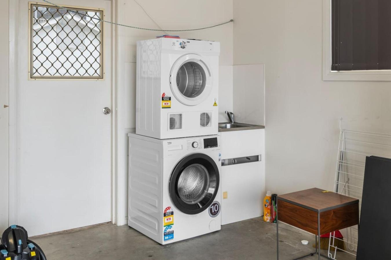 Spacious 4br Family In Inala Quiet Street