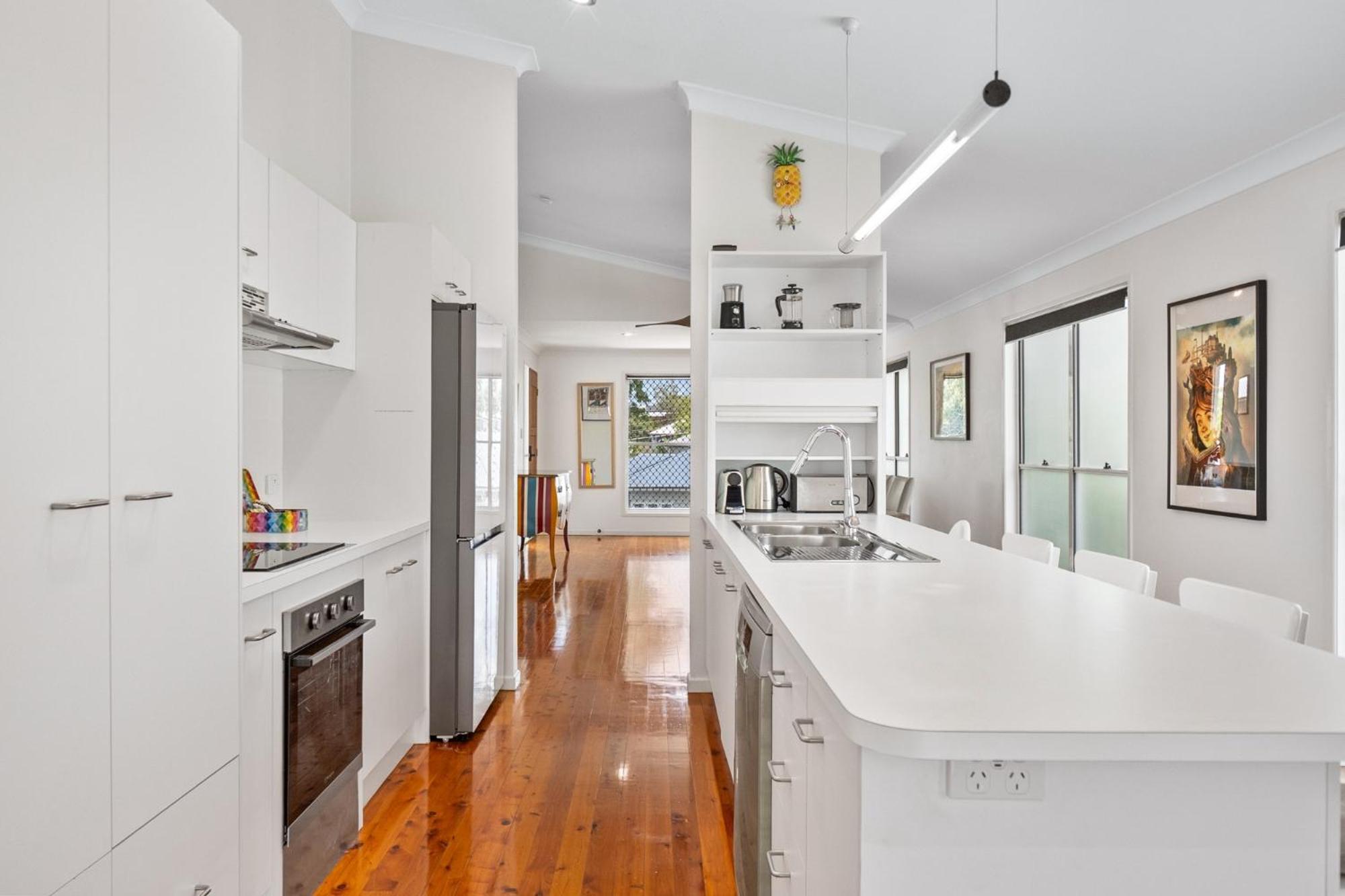 Bright 3-bed In Leafy Annerley Holiday home *