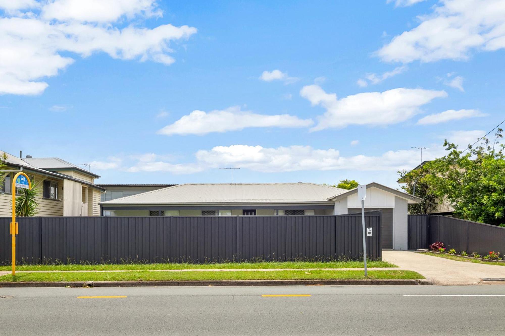 3 Bedroom Fully Renovated Away From Holiday home