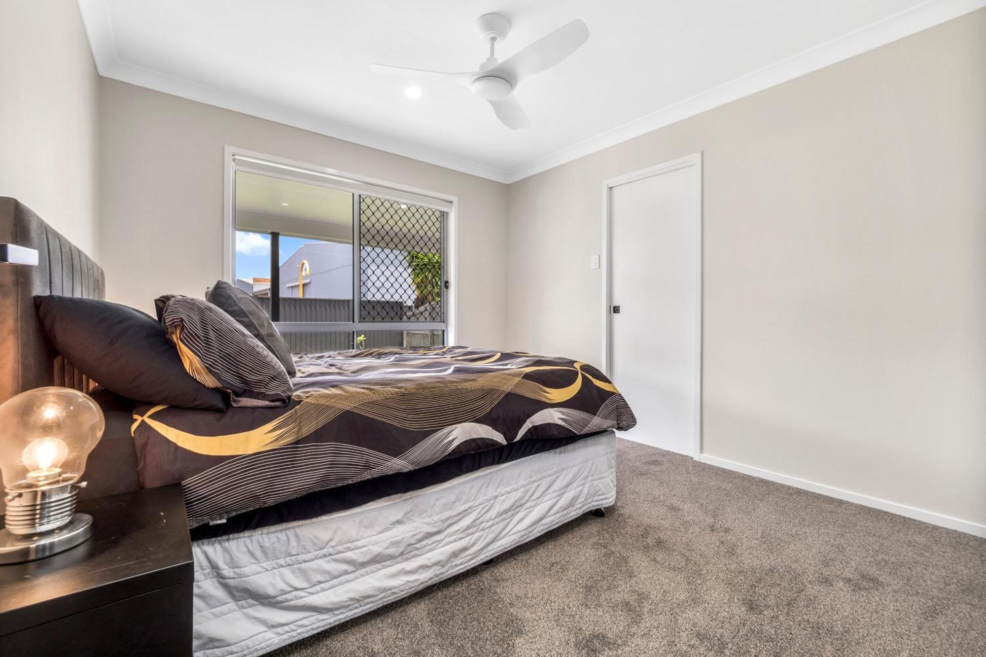 Holiday home 3 Bedroom Fully Renovated Away From