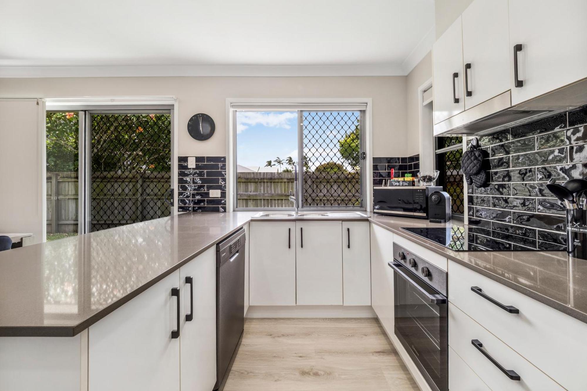 3 Bedroom Fully Renovated Away From * Brisbane