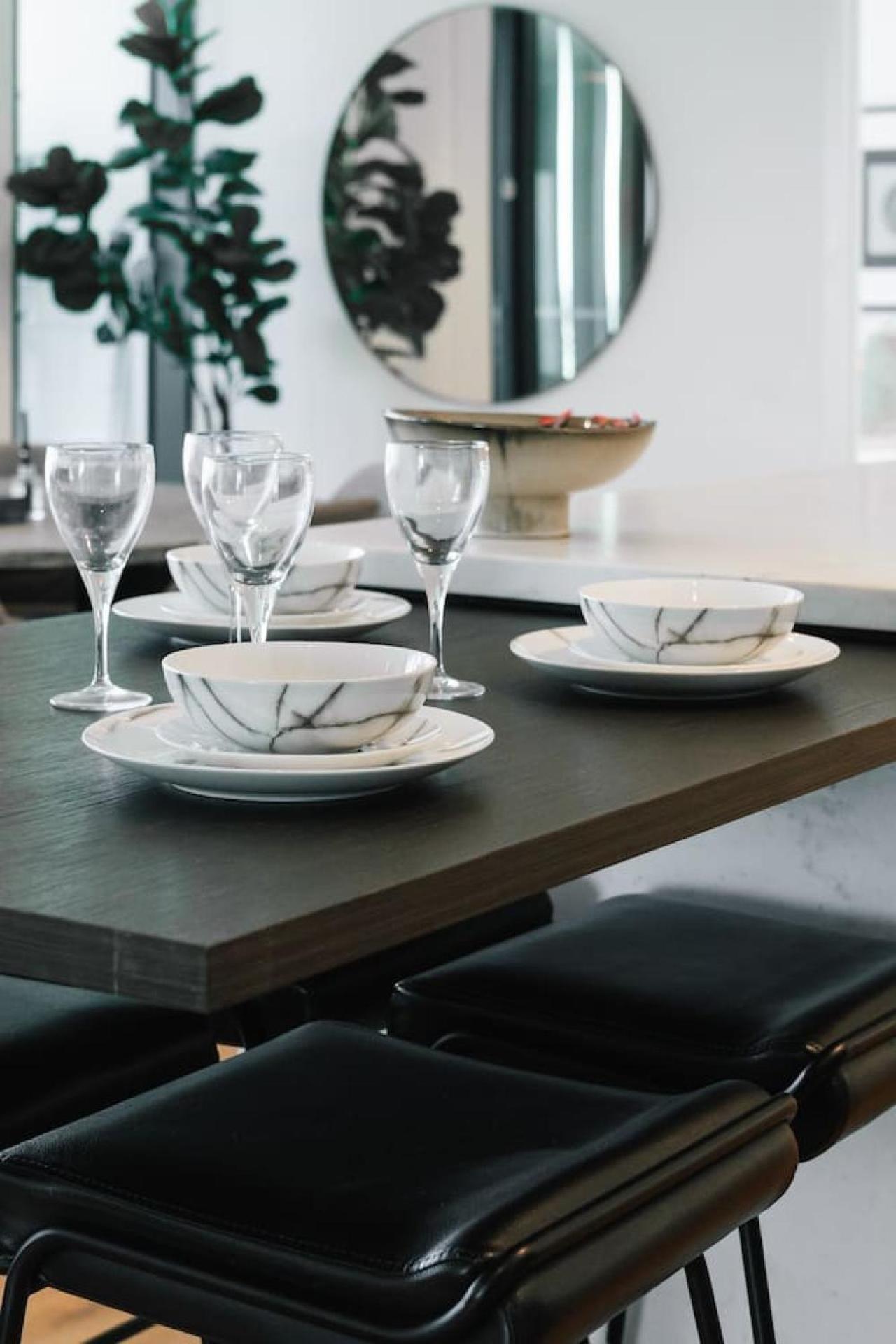 Holiday home Modern Skyline 3br With Pool Gym And Tub *