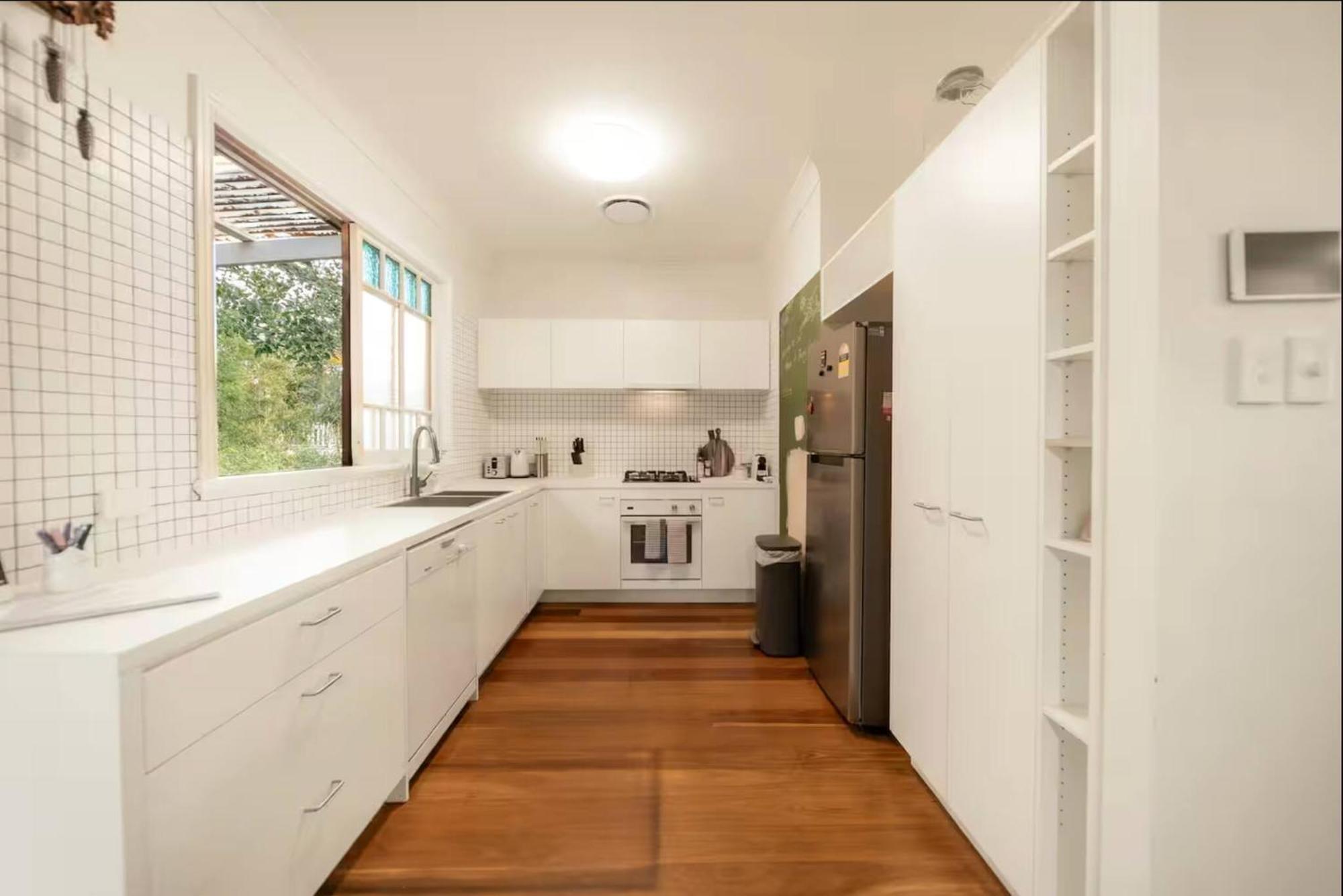 3br Charming Queenslander Mins Drive To Cbd And Gabba Stadium!