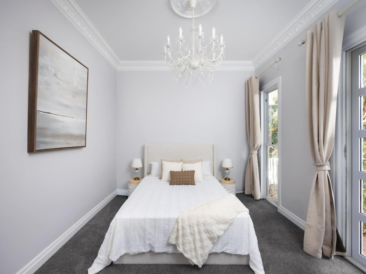 6mil Luxe Hilltop 6 Bedroom Heritage Mansion Holiday home Brisbane