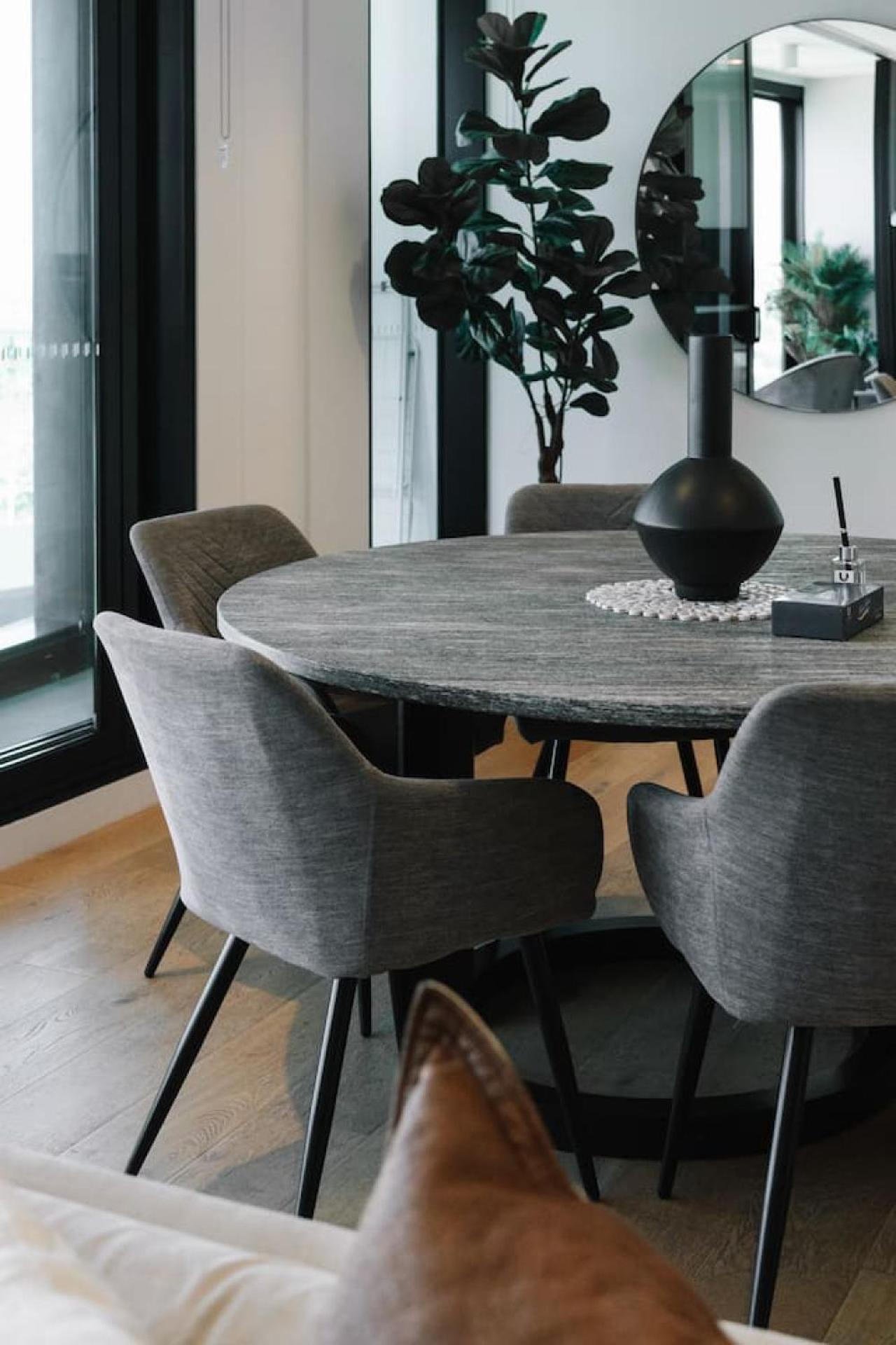 Modern Skyline 3br With Pool Gym And Tub Holiday home *