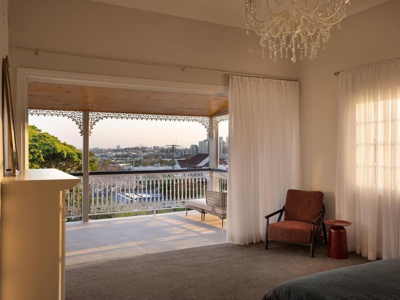 6mil Luxe Hilltop 6 Bedroom Heritage Mansion Holiday home *