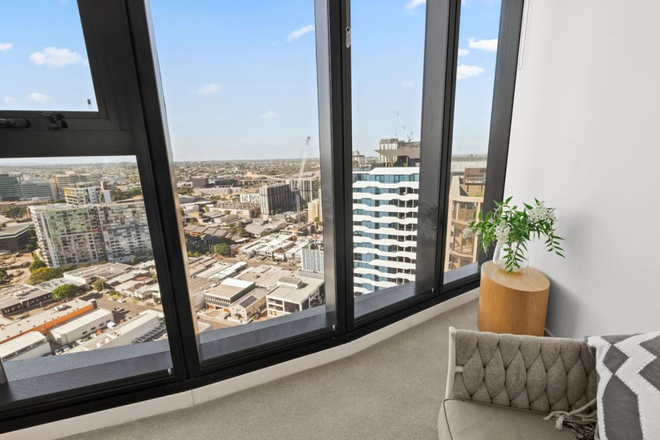 Holiday home Modern Skyline 3br With Pool Gym And Tub *