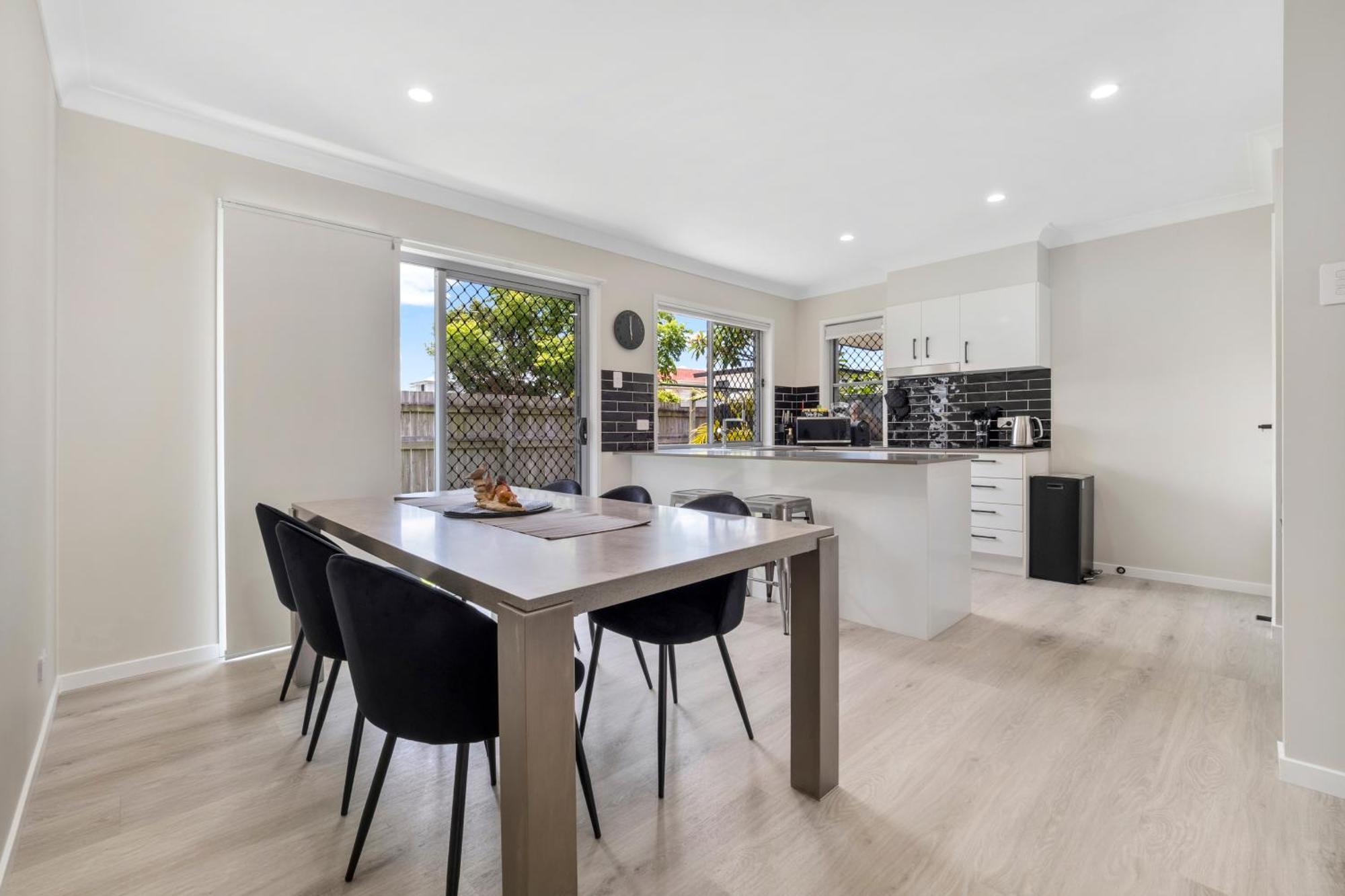 Holiday home 3 Bedroom Fully Renovated Away From *