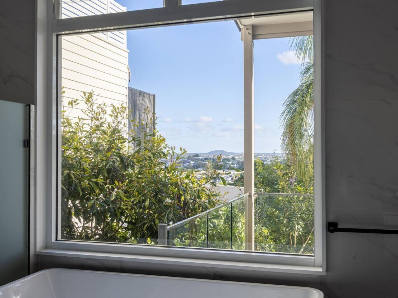 6mil Luxe Hilltop 6 Bedroom Heritage Mansion Holiday home