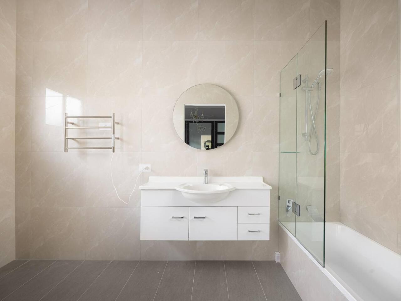 6mil Luxe Hilltop 6 Bedroom Heritage Mansion Holiday home *