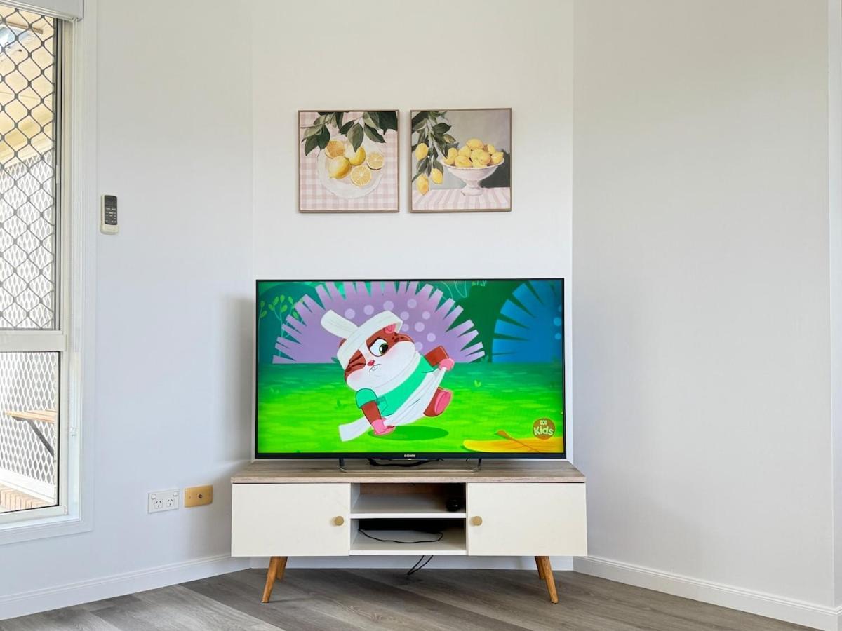 Serene 4br Family Retreat - Near Shops & Highways *