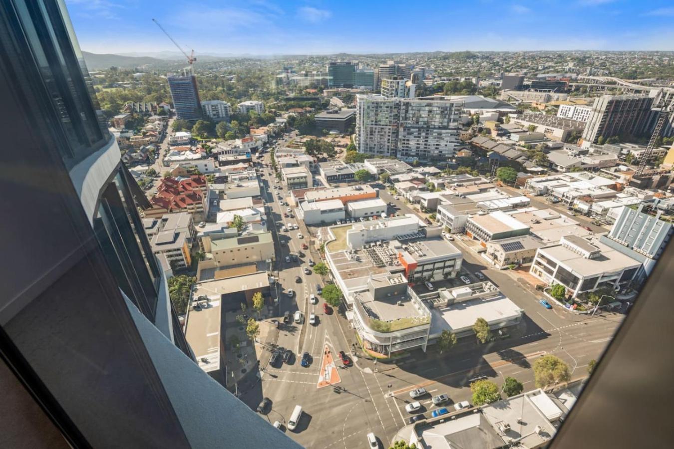 Modern Skyline 3br With Pool Gym And Tub * Brisbane