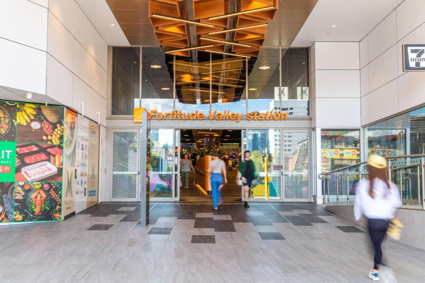 Modern Skyline 3br With Pool Gym And Tub Brisbane