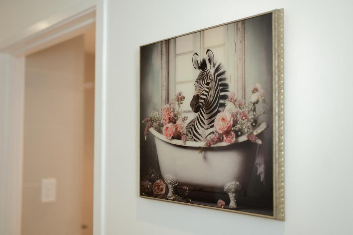 1em Abnb-style 5br, 2 Parking-patio, 5 Mins To Westfield Holiday home