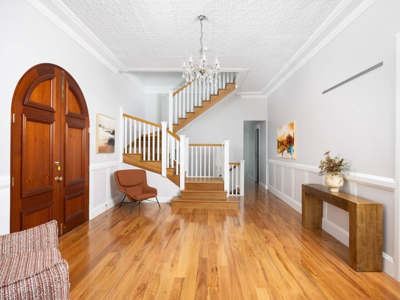 Holiday home 6mil Luxe Hilltop 6 Bedroom Heritage Mansion Brisbane