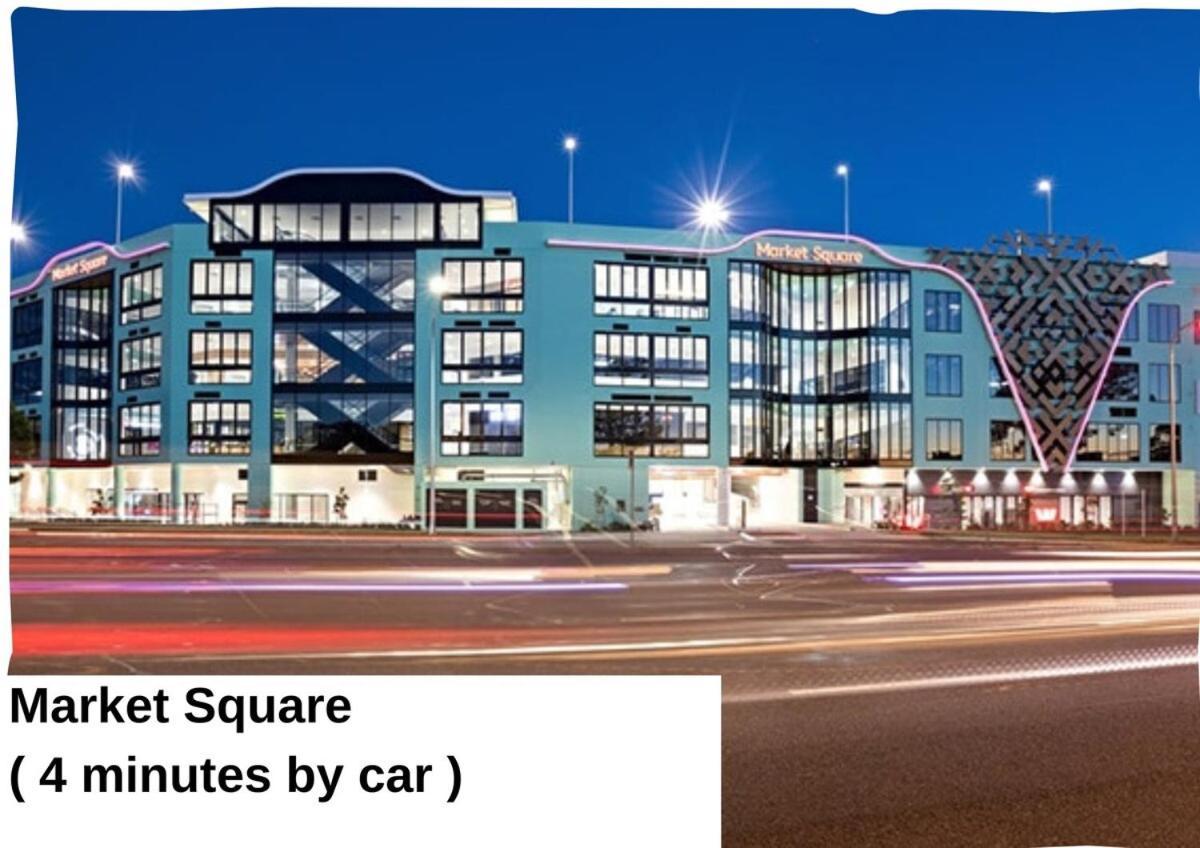 1em Abnb-style 5br, 2 Parking-patio, 5 Mins To Westfield Holiday home