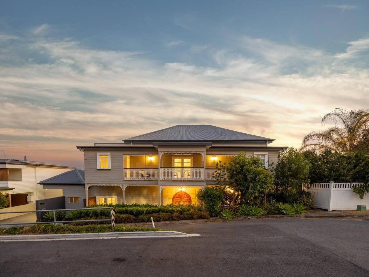 Holiday home 6mil Luxe Hilltop 6 Bedroom Heritage Mansion *