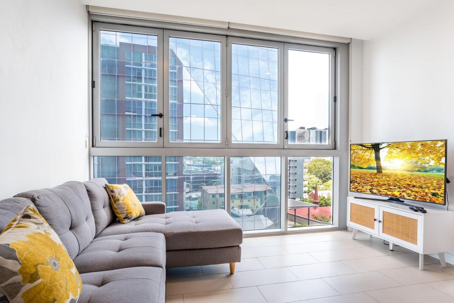 Brookes Hideaway With Pool & Gym Brisbane