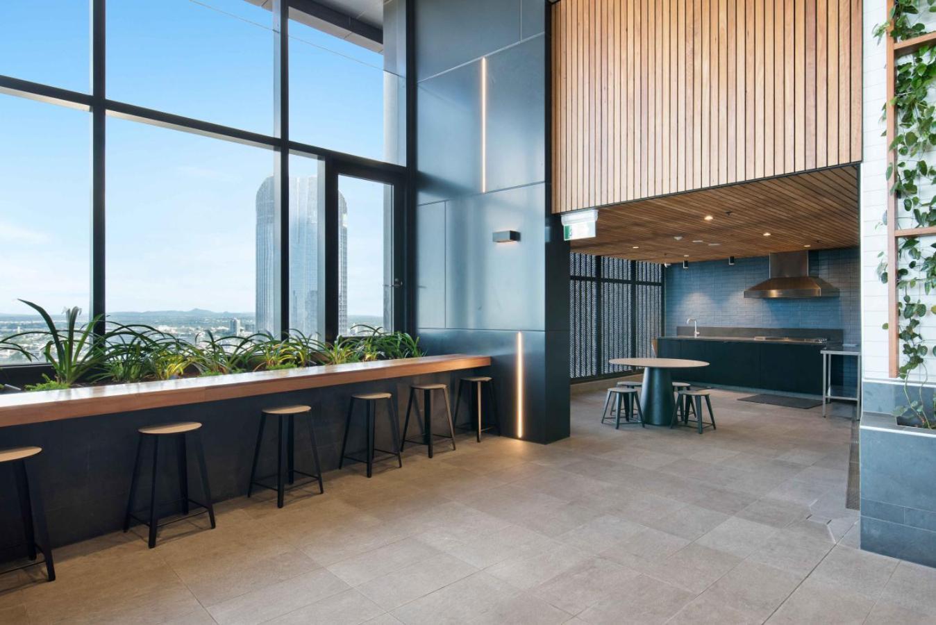 Apartment Compact 2br Designer With Skyline