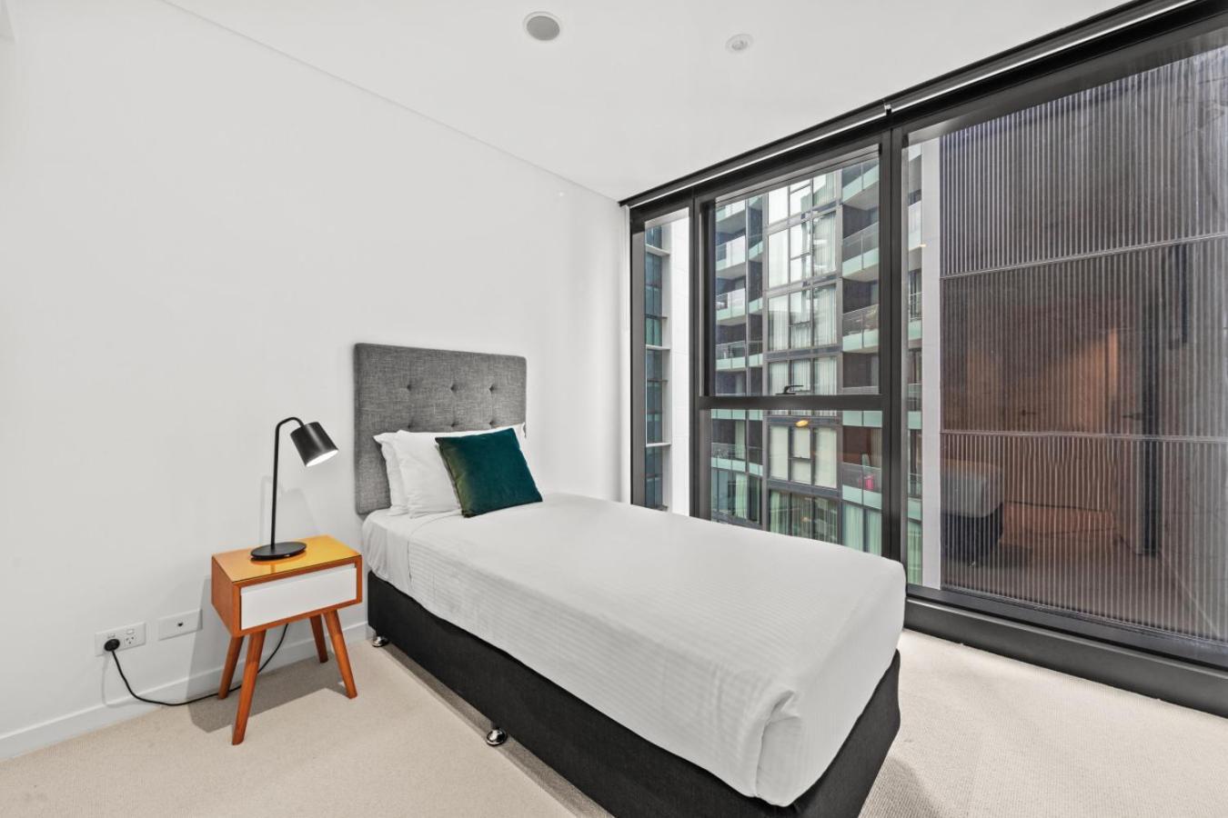 Compact 2br Designer With Skyline *